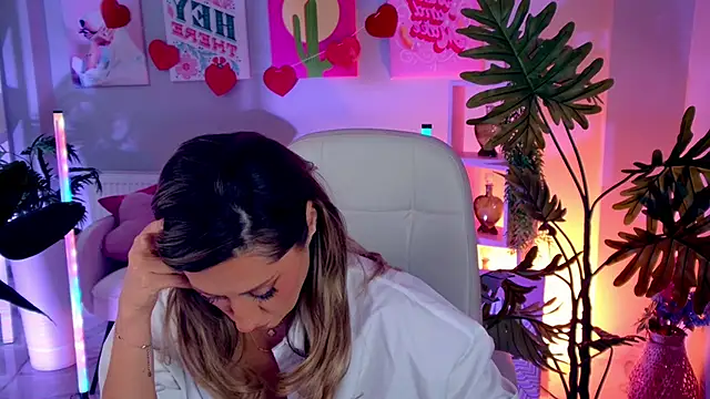 SarahAlluring online show from February 19, 12:02 pm