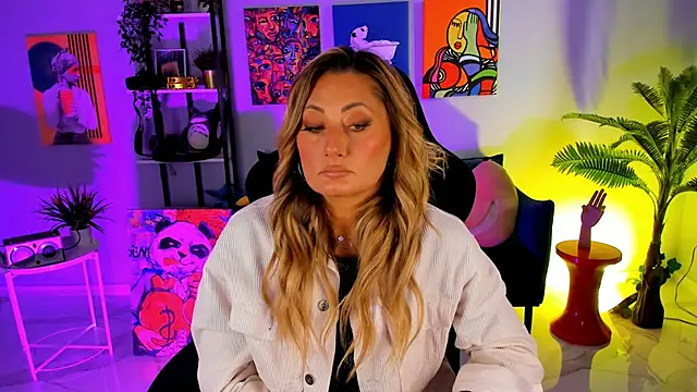 SarahAlluring online show from September 14, 1:00 pm