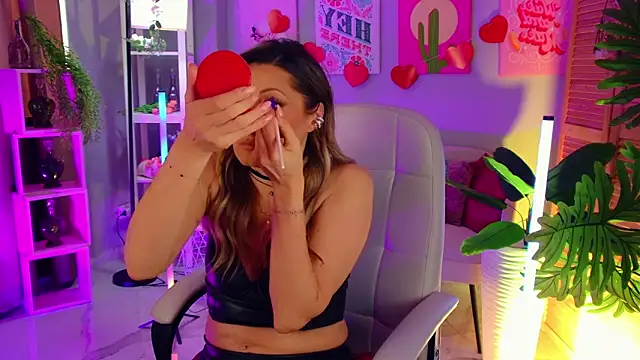 SarahAlluring online show from March 22, 1:01 pm