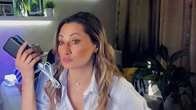 SarahAlluring online show from May 1, 6:13 pm