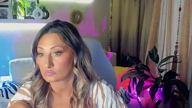 SarahAlluring online show from May 30, 3:39 pm