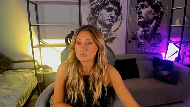 SarahAlluring online show from September 13, 1:00 pm