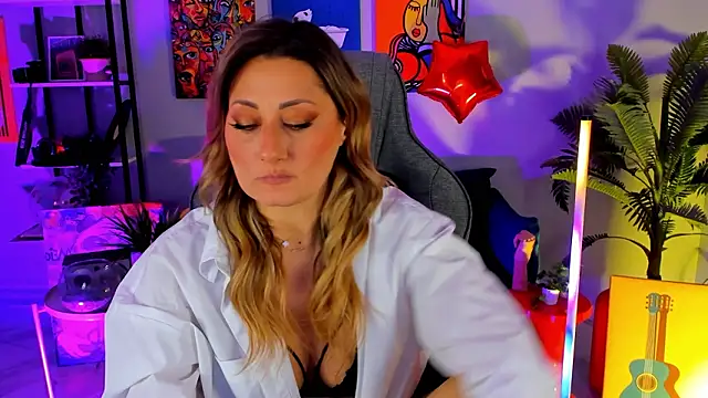 SarahAlluring online show from March 7, 2:11 pm