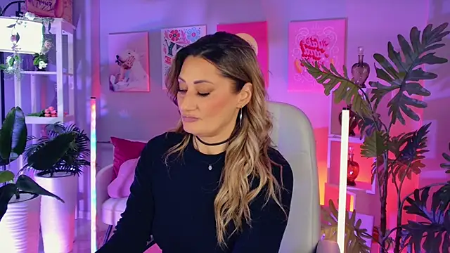 SarahAlluring online show from January 11, 1:18 pm