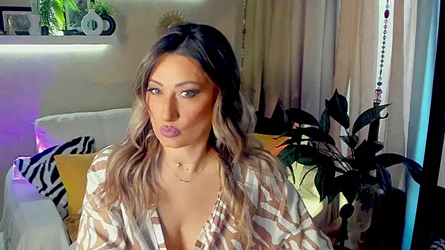 SarahAlluring online show from May 10, 6:28 am