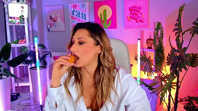 SarahAlluring online show from February 9, 12:36 pm