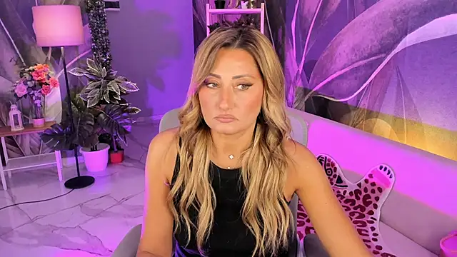 SarahAlluring online show from September 11, 11:54 am