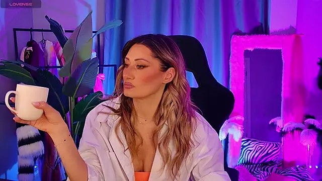 SarahAlluring online show from April 6, 3:46 pm