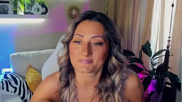 SarahAlluring online show from May 31, 9:15 am