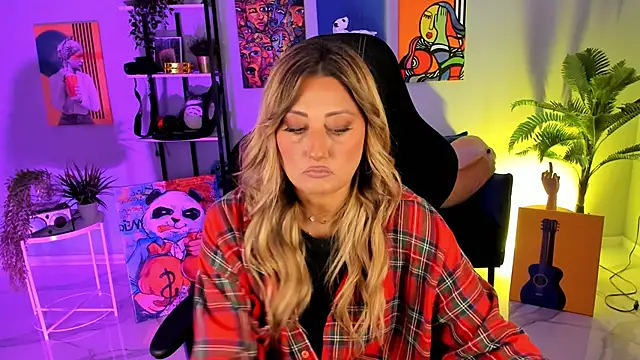 SarahAlluring online show from September 26, 12:12 pm