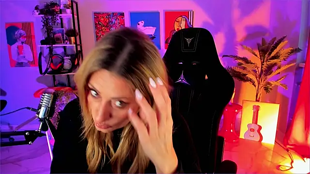 SarahAlluring online show from December 20, 11:24 am