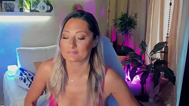 SarahAlluring online show from June 17, 1:54 pm