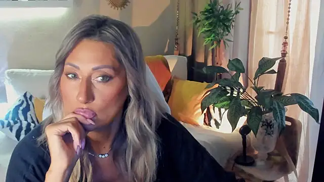 SarahAlluring online show from July 19, 8:01 am