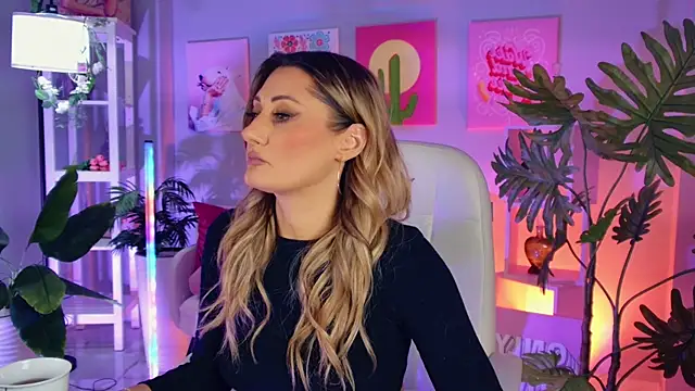 SarahAlluring online show from January 12, 1:18 pm