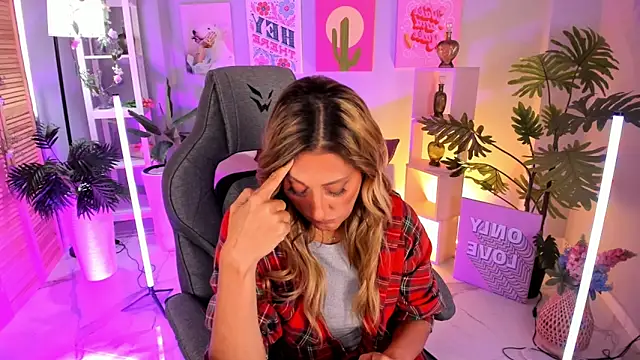 SarahAlluring online show from September 25, 12:33 pm