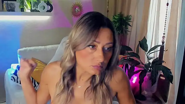 SarahAlluring online show from June 8, 6:03 am
