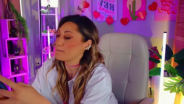 SarahAlluring online show from March 28, 12:28 pm