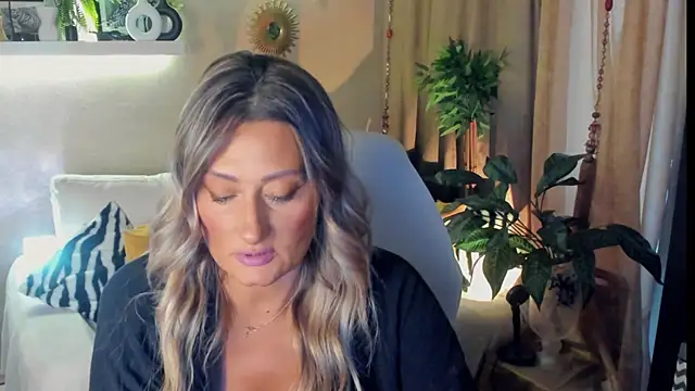 SarahAlluring online show from July 17, 1:52 pm
