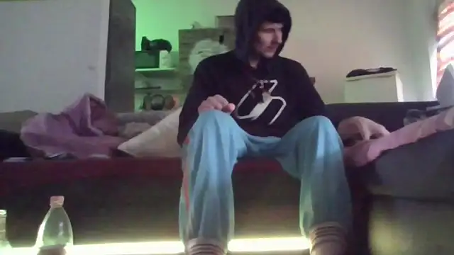 Snapshot of ThePython666 chatting on November 16, 8:52 am ThePython666 online show from November 16, 8:52 am