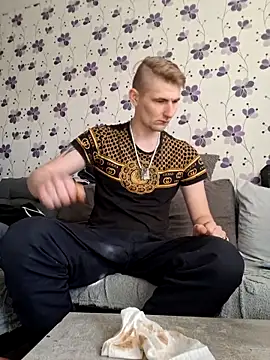 Snapshot of ThePython666 chatting on October 29, 10:58 am ThePython666 online show from October 29, 10:58 am