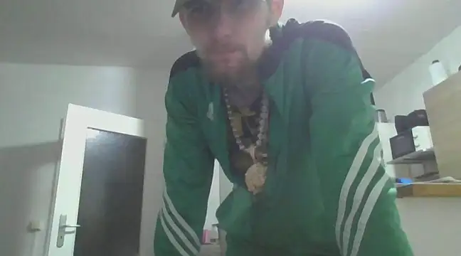 Snapshot of ThePython666 chatting on March 17, 10:19 pm ThePython666 online show from March 17, 10:19 pm