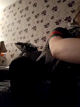 Snapshot of ThePython666 chatting on October 21, 12:00 am ThePython666 online show from October 21, 12:00 am