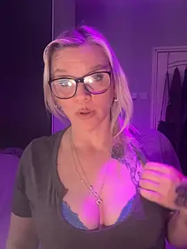 Curvy-Cleo online show from April 12, 8:34 pm