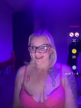 Curvy-Cleo online show from April 27, 8:07 pm