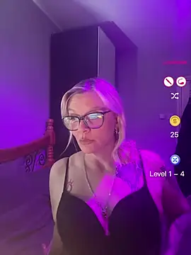 Curvy-Cleo online show from April 29, 8:37 pm