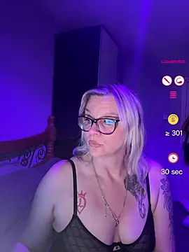 Curvy-Cleo online show from June 3, 9:41 pm