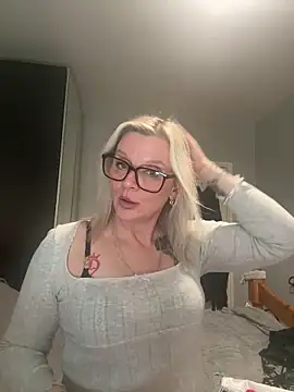 Snapshot of Curvy-Cleo chatting on February 12, 12:16 pm Curvy-Cleo online show from February 12, 12:16 pm