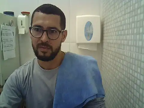 Snapshot of pdasgyn chatting on December 4, 2:27 pm pdasgyn online show from December 4, 2:27 pm