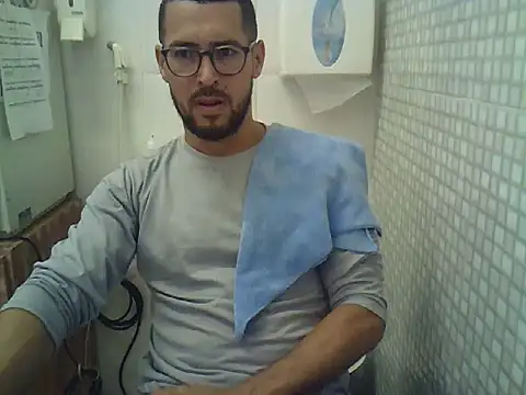 Snapshot of pdasgyn chatting on November 25, 1:33 pm pdasgyn online show from November 25, 1:33 pm