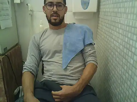 Snapshot of pdasgyn chatting on December 5, 5:44 pm pdasgyn online show from December 5, 5:44 pm