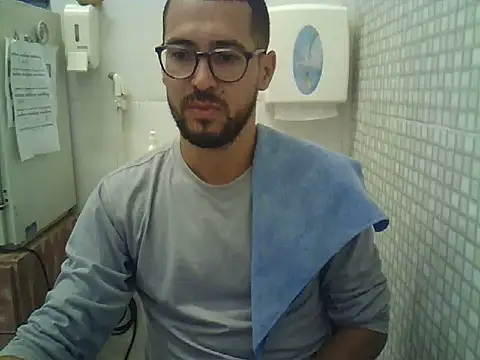 Snapshot of pdasgyn chatting on November 26, 5:35 pm pdasgyn online show from November 26, 5:35 pm