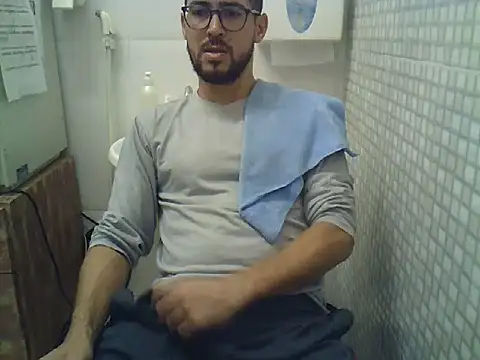 Snapshot of pdasgyn chatting on December 2, 12:07 pm pdasgyn online show from December 2, 12:07 pm