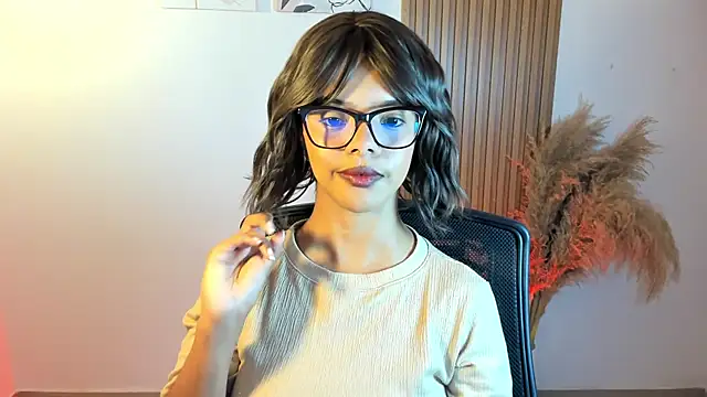 Snapshot of Milabrown_ chatting on October 4, 9:05 pm Milabrown online show from October 4, 9:05 pm