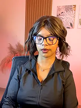Snapshot of Milabrown_ chatting on October 14, 7:03 pm Milabrown online show from October 14, 7:03 pm