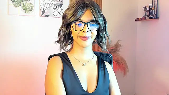 Snapshot of Milabrown_ chatting on October 9, 6:19 pm Milabrown online show from October 9, 6:19 pm