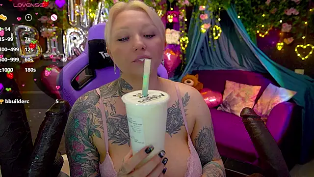 BlackedBarbie online show from June 18, 2:44 pm