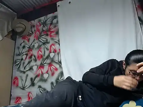 SHARONYJQVI online show from September 27, 9:54 pm