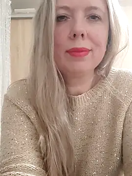 Irina3718 online show from November 12, 4:22 pm