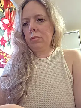 Irina3718 online show from June 12, 1:42 pm