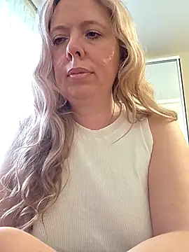 Irina3718 online show from May 30, 3:06 pm