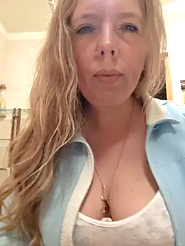 Irina3718 online show from May 13, 2:57 pm