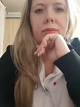 Irina3718 online show from November 13, 6:12 pm