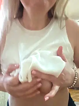 Irina3718 online show from April 5, 11:39 am