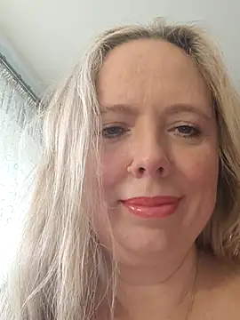 Irina3718 online show from November 17, 11:58 am