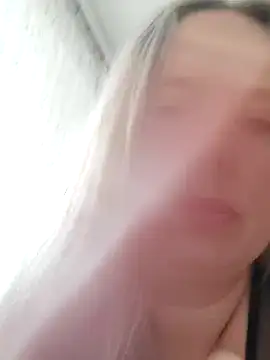 Snapshot of Irina3718 chatting on October 13, 9:33 am Irina3718 online show from October 13, 9:33 am