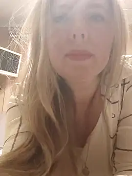 Irina3718 online show from November 6, 1:04 pm